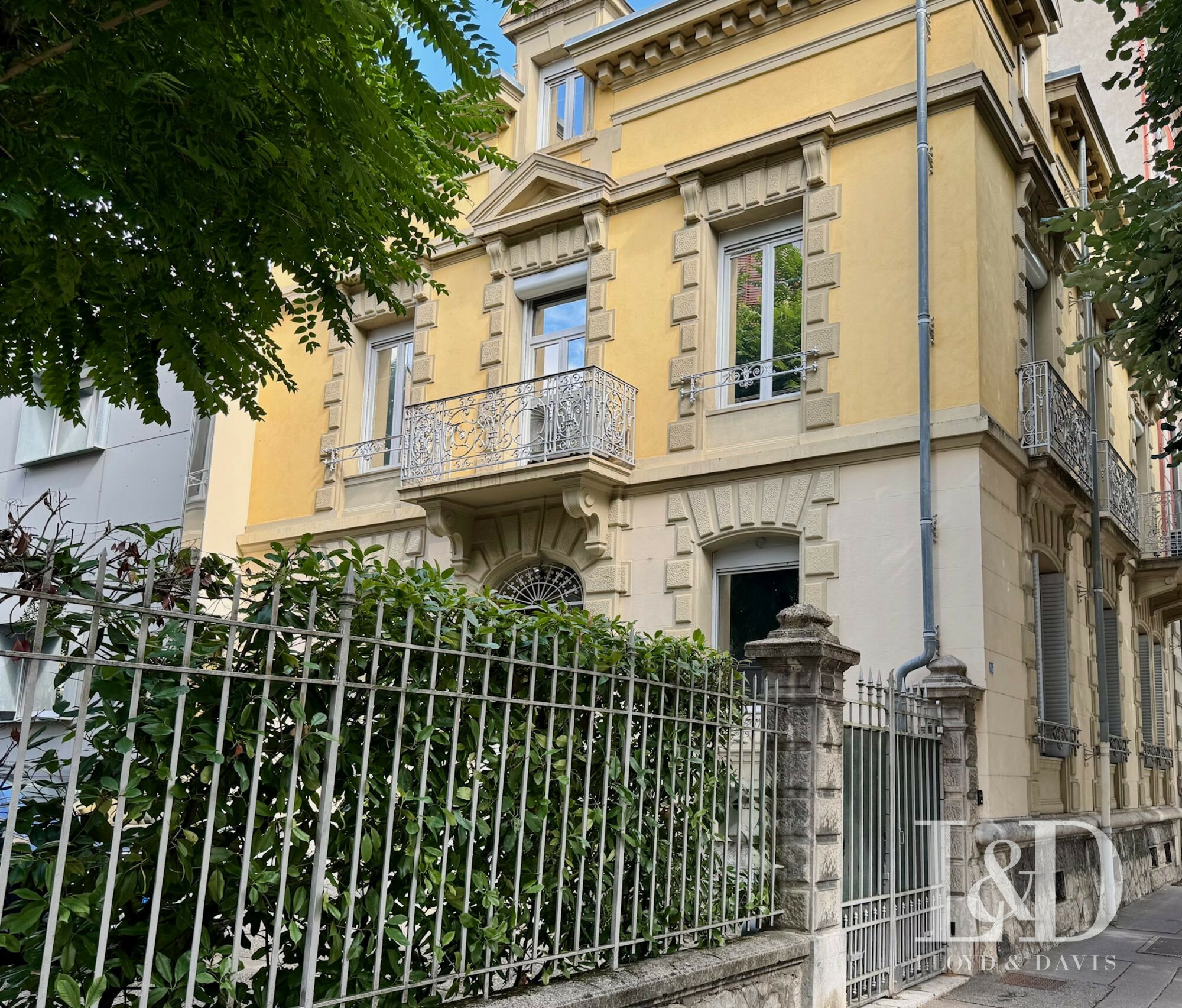 Maison 10 pièces 321 m²